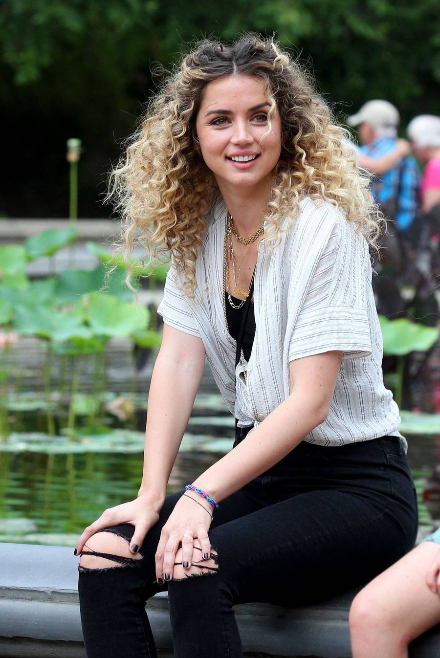 Magazyn Glamour uznał Anę w 2009 roku za najładniejszą twarz kina