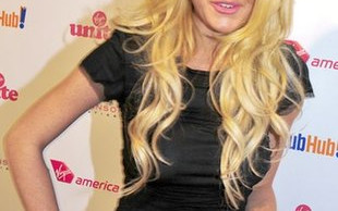 Lindsay Lohan bawi się z Johnem Mayerem