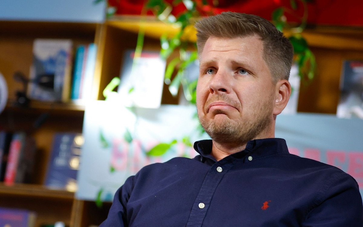 Sceny na spotkaniu autorskim Chajzera. Matka jego 20-letniej partnerki się odpaliła