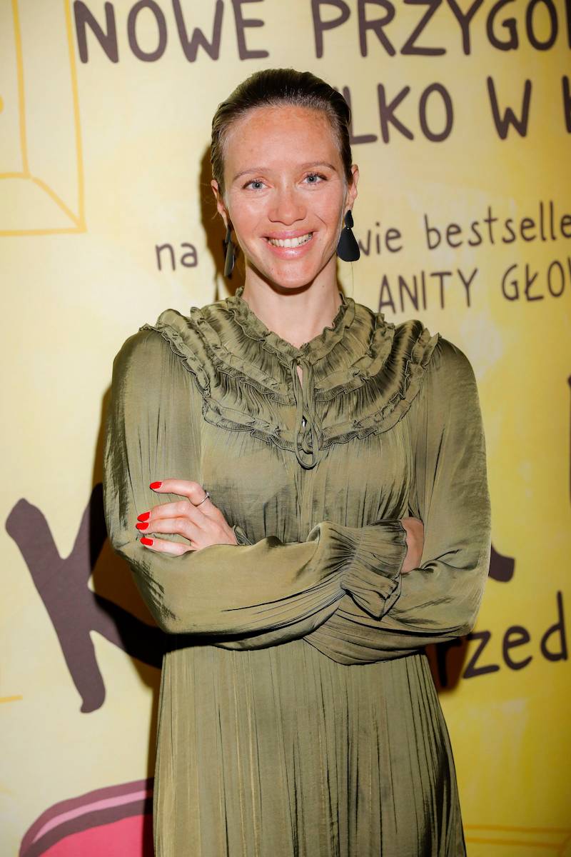 Premiera filmu “Kicia Kocia w przedszkolu”. Krzysztof Czeczot i Maja Hyży pozują z córeczkami