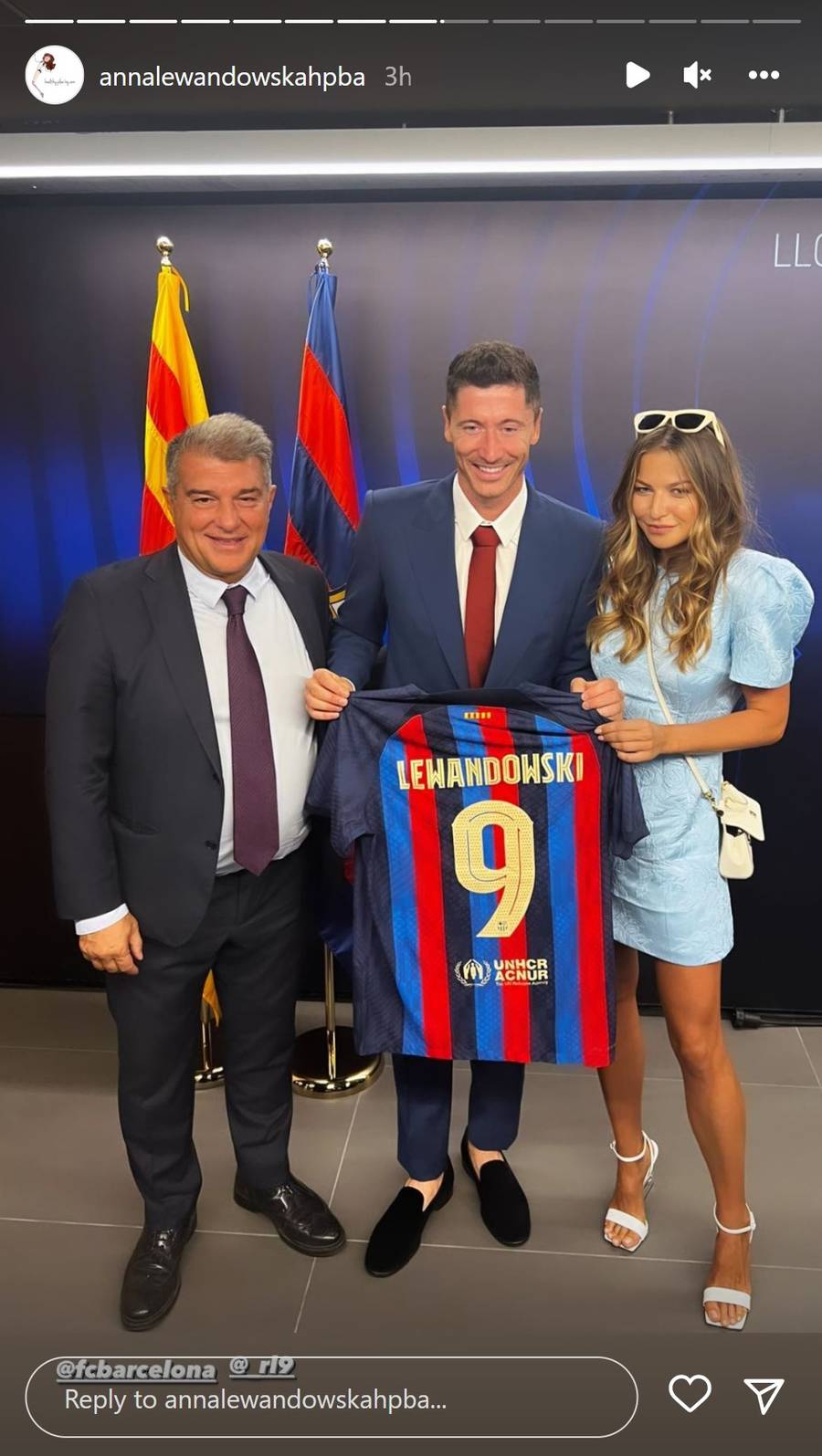 Odstrzelona Anna Lewandowska w stylizacji za 12 tys. złotych wspiera Roberta podczas jego prezentacji w FC Barcelona