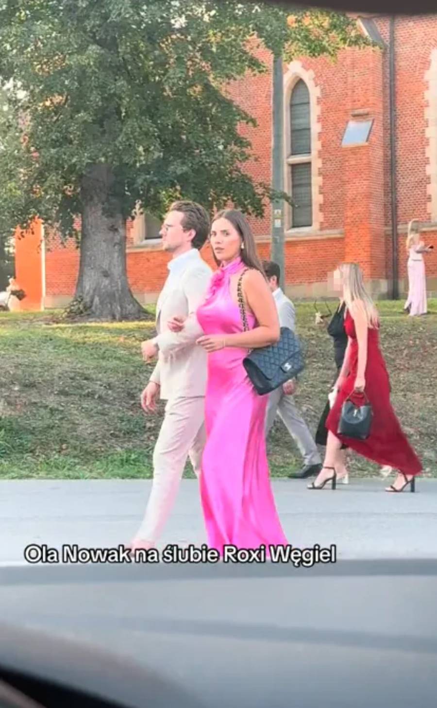 Maffashion ujawnia KULISY ŚLUBU Roxie i Kevina! Trzy suknie, zapierajacy dech pierwszy taniec, ogromny tort… (FOTO)