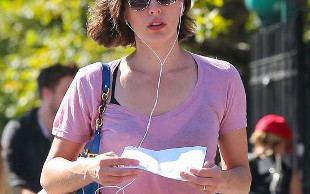 Na spacerze z Millą Jovovich (FOTO)