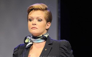 Daria Widawska jako poważna pani w uniformie (FOTO)