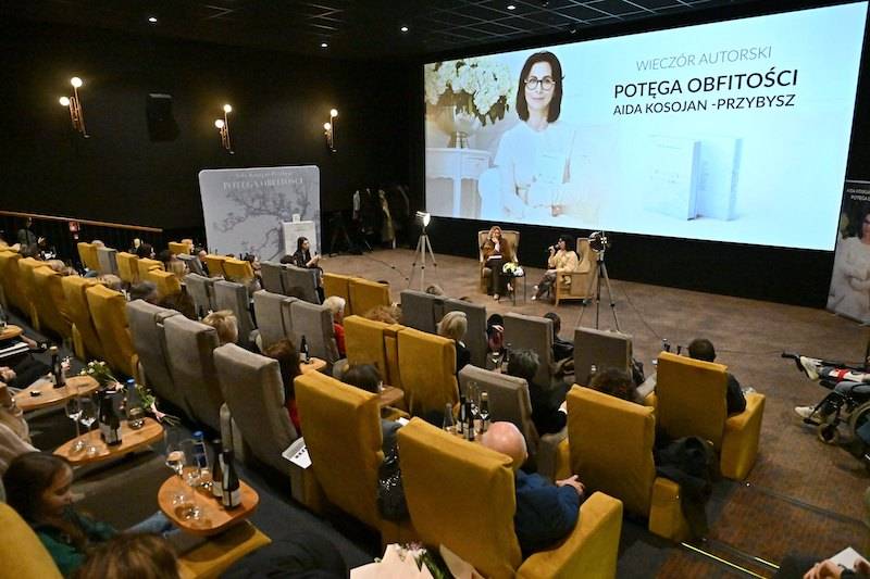 Tłum gwiazd na wieczorze autorskim wizjonerki Aidy: Przetakiewicz, Ślotała, Rogalska… (FOTO)