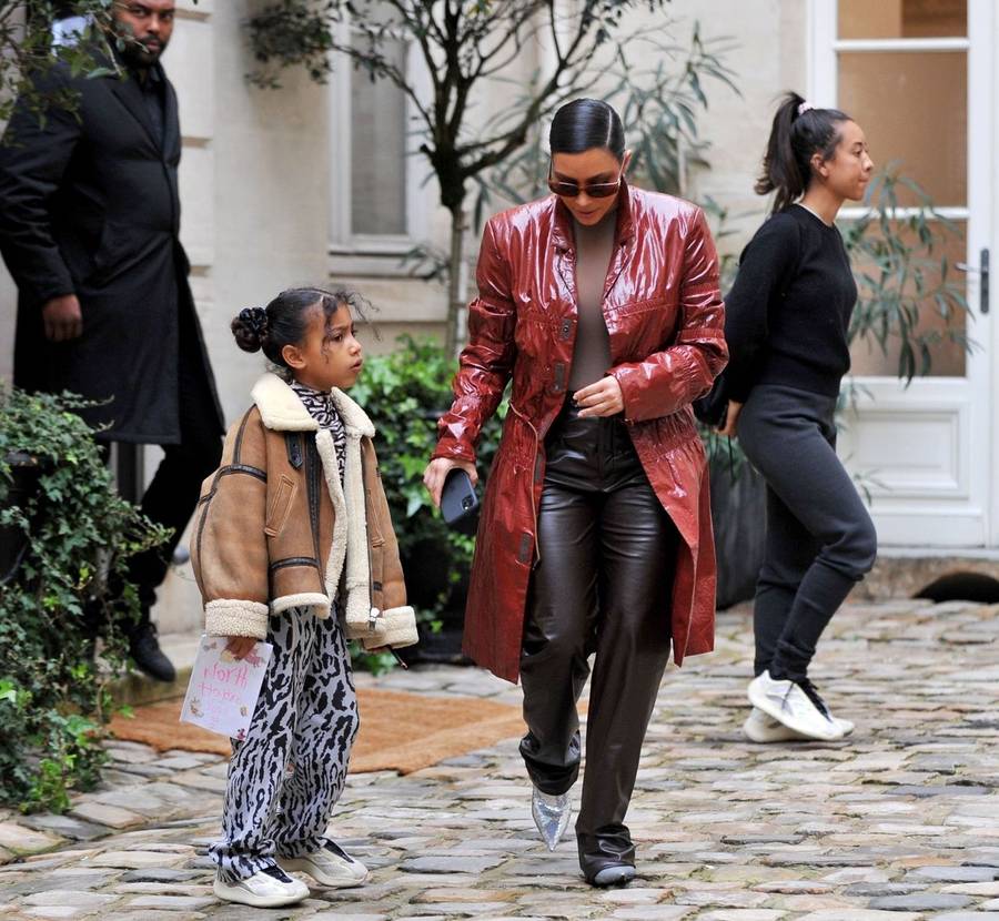 Kim i Kourtney z córkami w Paryżu: North i Penelope to małe influencerki (ZDJĘCIA)