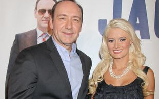 Holly Madison lansuje się u boku Kevina Spacey (FOTO)