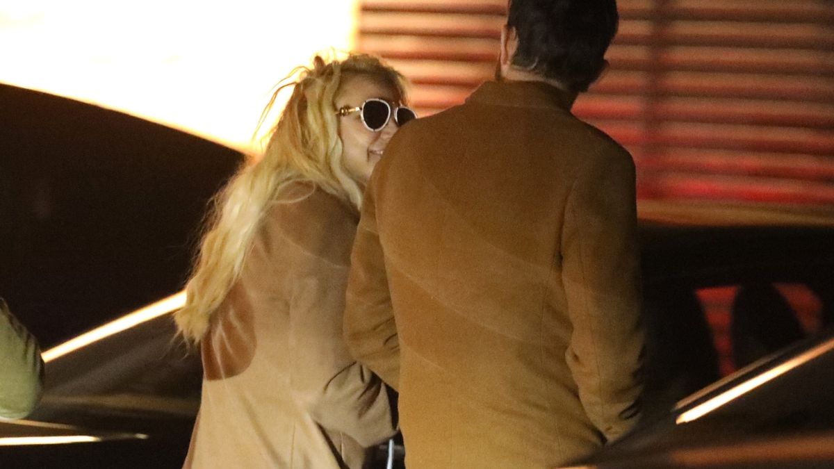 Malibu, CA - *EXCLUSIVE* - Britney Spears and husband Sam Asghari are seen grabbing dinner at Nobu restaurant in Malibu. The duo dined at the high end establishment with friends for almost an hour before leaving. Britney and Sam looked very much happy and in love as they were seen smiling at each other on and off. *UK Clients - Pictures Containing Children Please Pixelate Face Prior To Publication*,Image: 757236988, License: Rights-managed, Restrictions: , Model Release: no, Pictured: Britney Spears, Sam Asghari, Credit line: TPG / BACKGRID / Backgrid USA / Forum
