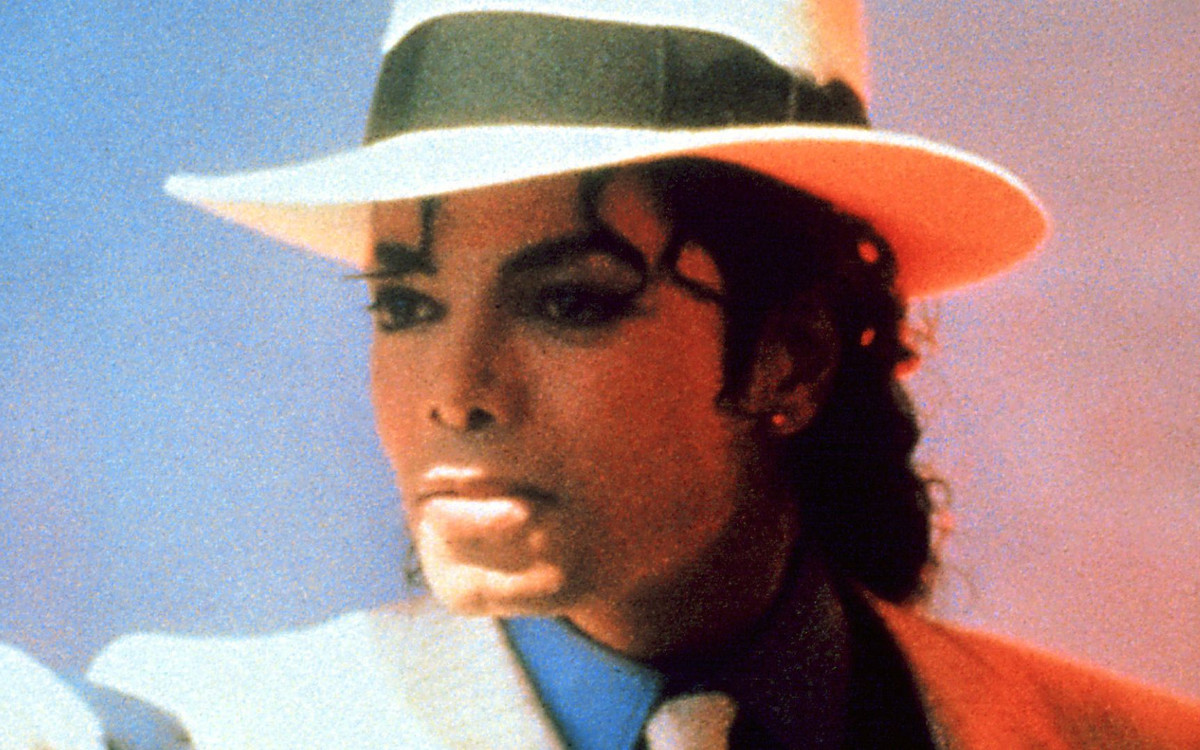 Zdjęcia Michaela Jacksona z 9-latkiem obiegły świat. Przerażające, co miał robić