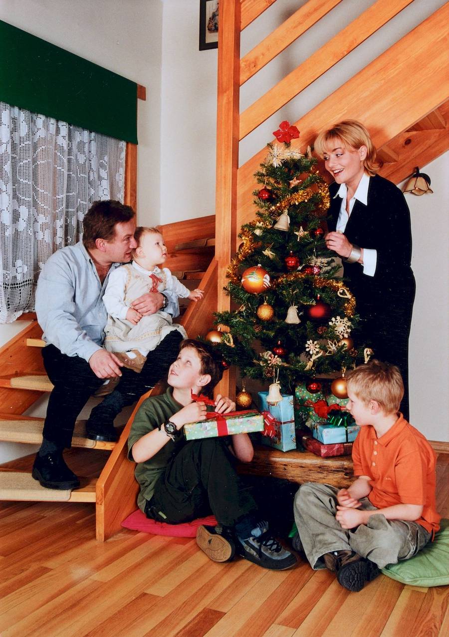 Paweł Królikowski na starych zdjęciach z ukochaną żoną i piątką dzieci. Niezwykła rodzina!