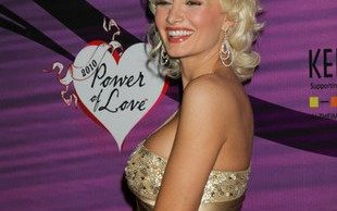 Holly Madison z twarzą Marilyn Monroe (FOTO)