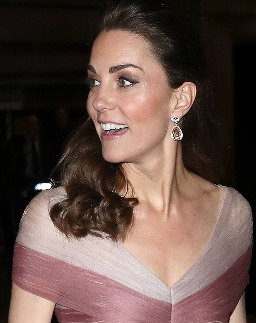 Księżna Kate BŁYSZCZAŁA na gali w kreacji od Gucci (ZDJĘCIA)