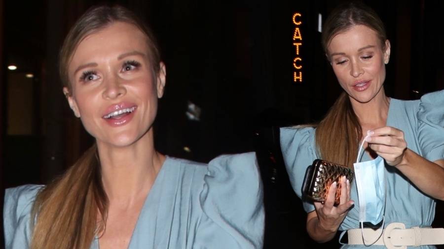 Joanna Krupa na kolacji w niebieskim kombinezonie