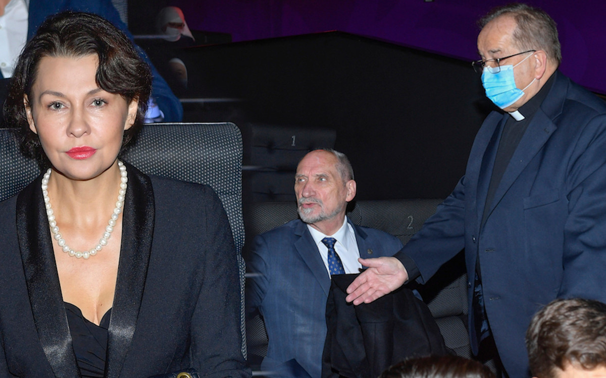 Gwiazdy TVP na premierze filmu “Nędzarz i madame”: Dawno niewidziana Dominika Chorosińska z mężem