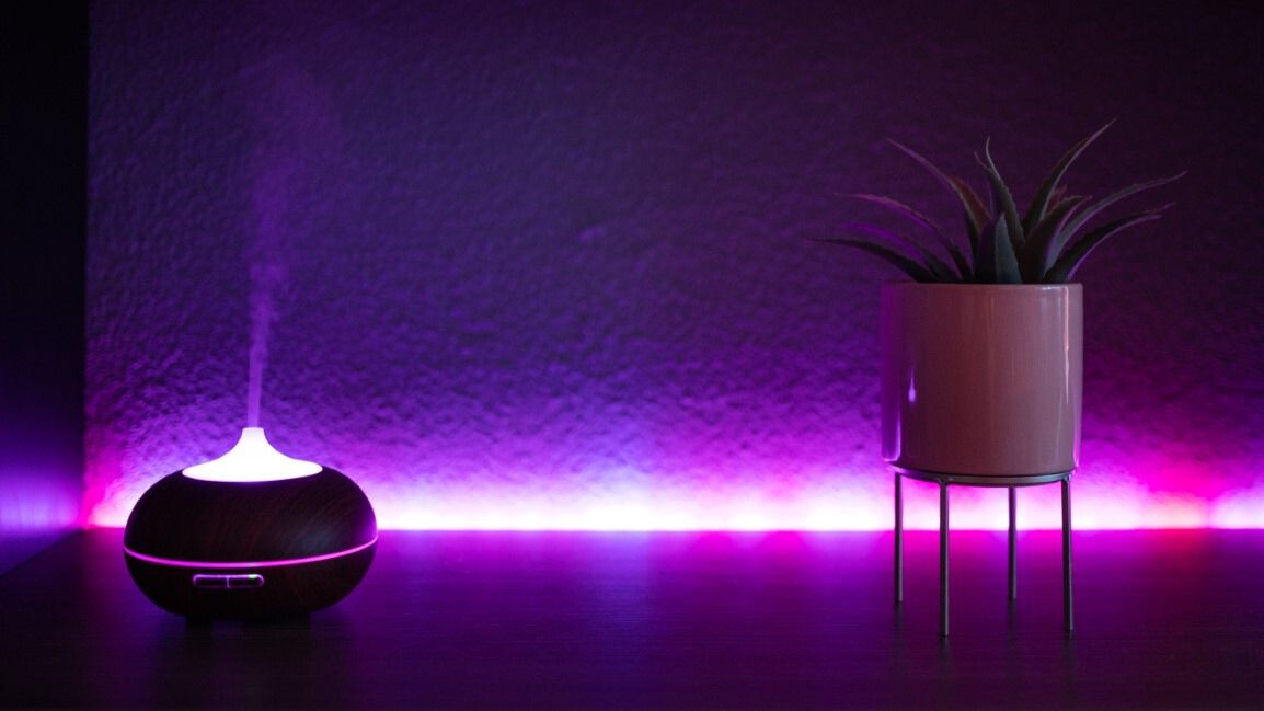 Jak neon LED może stworzyć nowy wystrój na Twoim biurku?