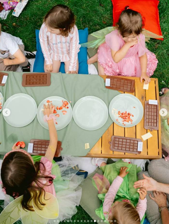 Zborowska i Wrona urządzili bajkowe urodziny córki! Basen, barman i fikuśne kostiumy, a to dopiero początek (FOTO)