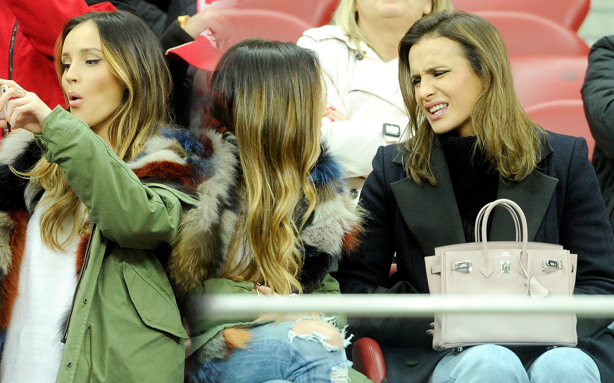 Marina na tle samolotu: I nie jest to mój samolot!