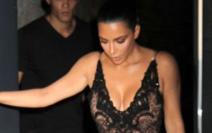 Ciekawe, jak za kila lat Kim Kardashian skomentuje tę stylizację