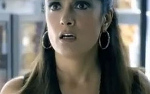 Salma Hayek w desperackim poszukiwaniu mleka [VIDEO]