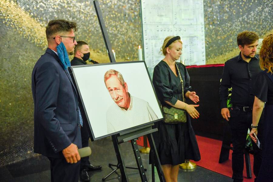 Aktorzy żegnają Andrzeja Strzeleckiego. Wzruszająca uroczystość (ZDJĘCIA)