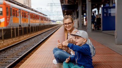 Pociągami po Polsce z dziećmi – jak zaplanować udaną podróż?