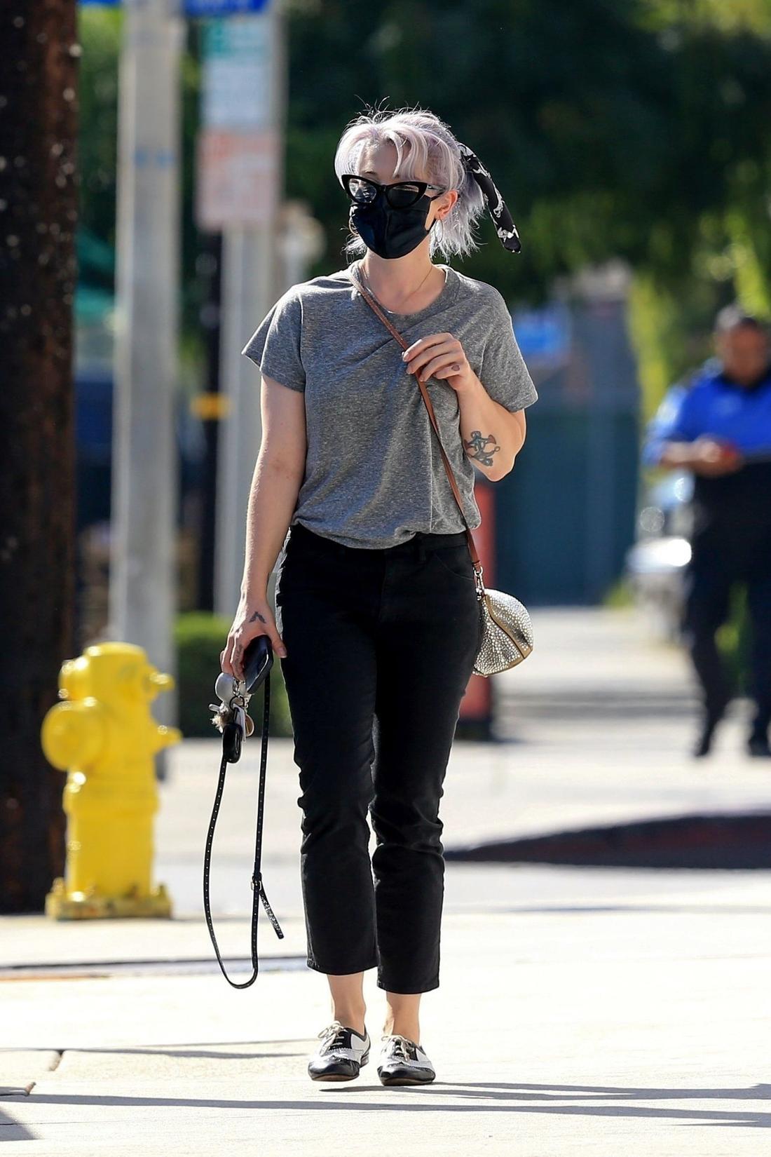 Kelly Osbourne wraca z obiadu