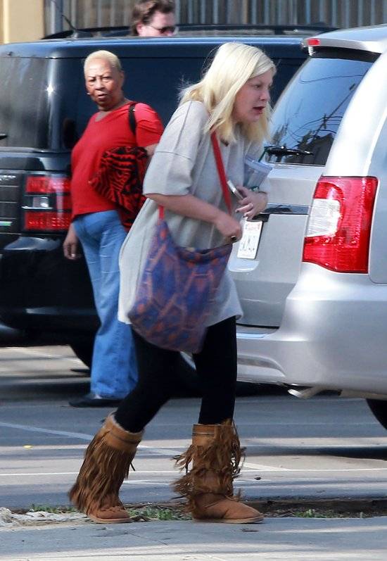 Tori Spelling i nieposłuszny psiak