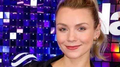 Córka Andrzeja Grabowskiego na ściance z przystojnym mężem. To gwiazdor “Pierwszej miłości”.