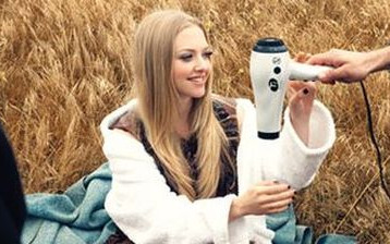 Kulisy sesji Amandy Seyfried do magazynu Allure (FOTO)