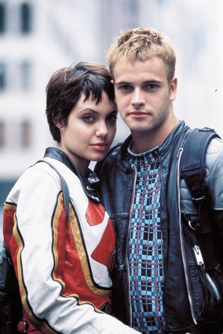 Angelina Jolie kończy 48 lat! Jak to możliwe, że z wiekiem tylko pięknieje (STARE ZDJĘCIA)