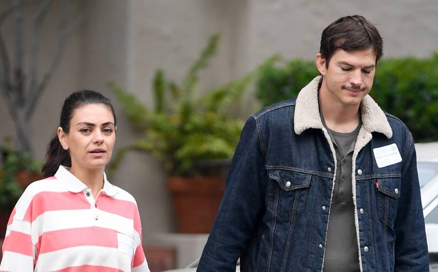 Załamany Ashton Kutcher z WĄSEM – na spacerze z Milą Kunis