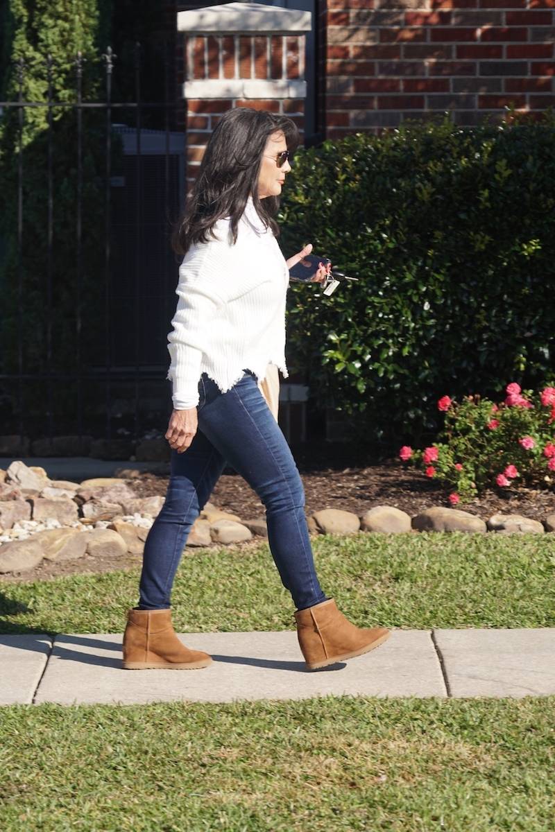 Mama Britney Spears po raz pierwszy przyłapana w drodze do kościoła (ZDJĘCIA)