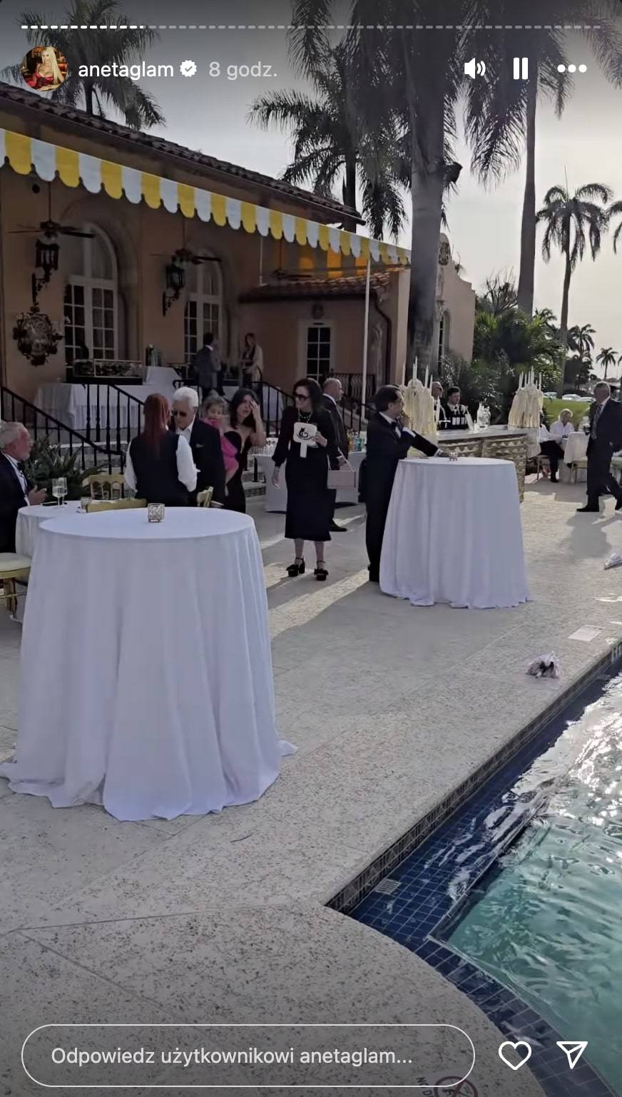 Aneta Glam relacjonuje pełną PRZEPYCHU imprezę u Donalda Trumpa! Pływaczki synchroniczne, orkiestra, złote żyrandole… (FOTO)