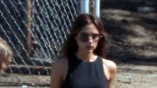 Victoria Beckham znowu ogląda synów na meczu (FOTO)