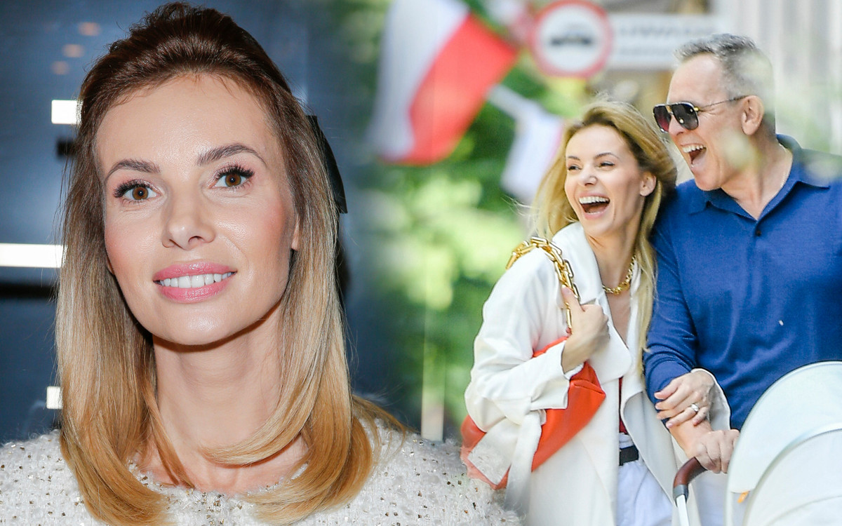 Izabela Janachowska pozuje przy choince w welurowym komplecie z piórami: Jak z jakiejś DYNASTII