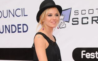 Kochanek Sienny Miller tłumaczy się z romansu