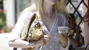 Dakota Fanning staje po stronie przyjaciółki Kristen Stewart