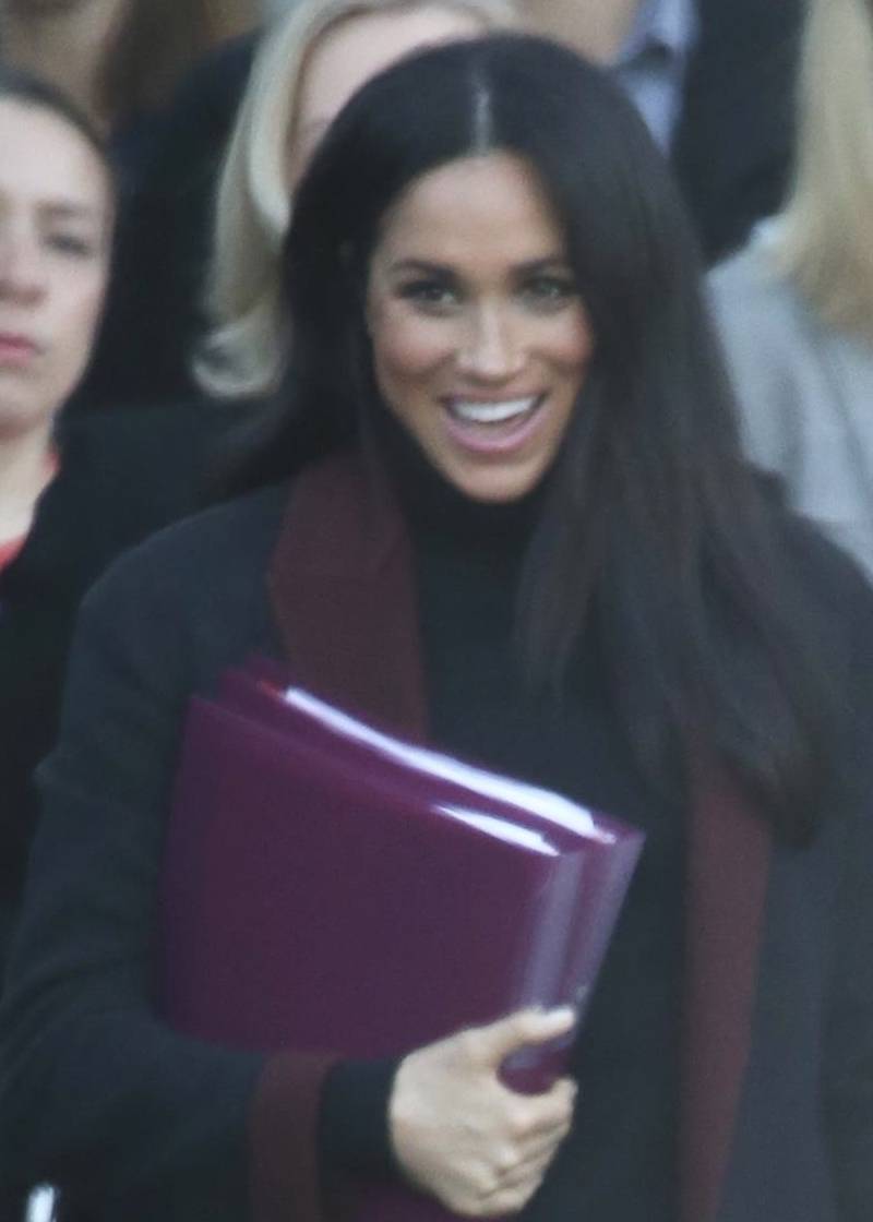 Najnowsze zdjęcia Meghan Markle! Zobaczcie, jak ukrywa CIĄŻOWY brzuszek!