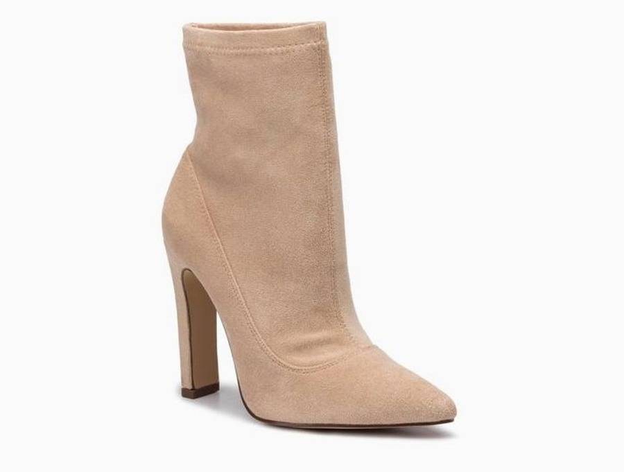 W CCC 20% TANIEJ z okazji Black Week – botki, kozaki i buty sportowe