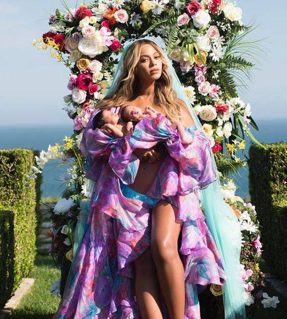 ZASKAKUJĄCE historie, które kryją się za imionami dzieci GWIAZD