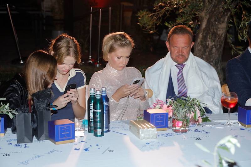 Pokaz Paprocki & Brzozowski. Rozenek-Majdan, Kożuchowska w prześwitujących kreacjach