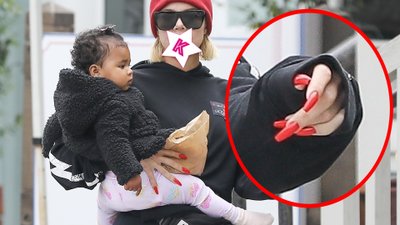Usta Khloe Kardashian naprawdę wyglądają DZIWNIE (ZDJĘCIA)