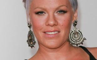 Pink powraca z balladą Bridge of Light (POSŁUCHAJ)