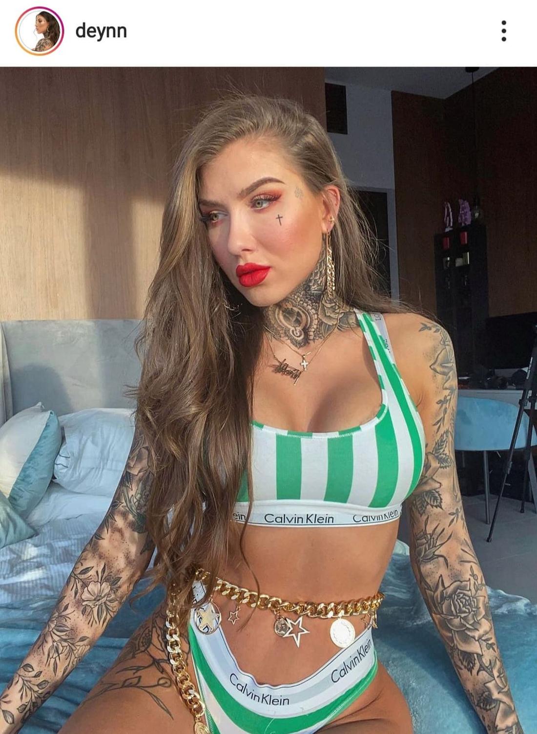 Deynn w bikini w paski