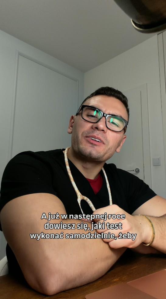 Conan Kaźmierski tłumaczy w sieci choroby, fot. Instagram