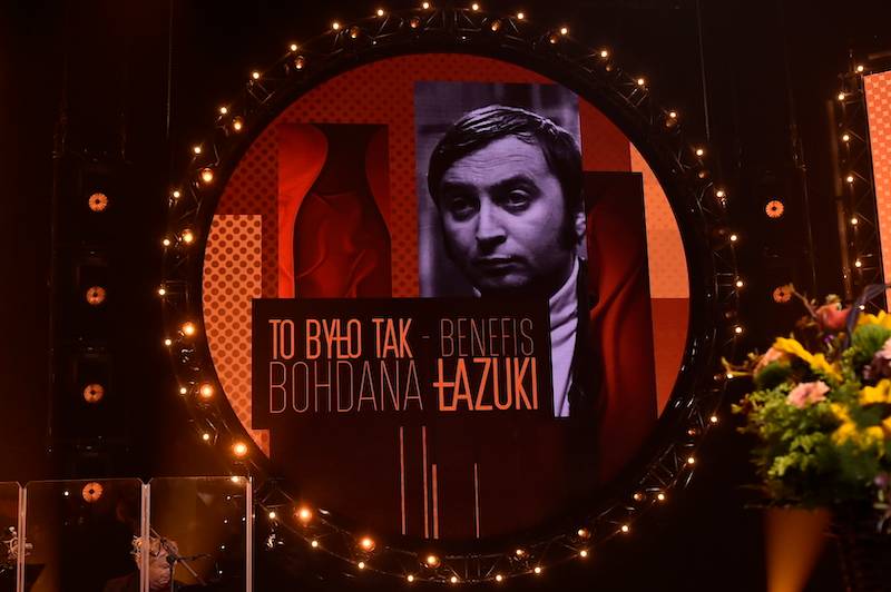 Gwiazdy starej telewizji na benefis Bohdana Łazuki. Wiesław Ochman z synem, Walewska, Sieńczyłło…