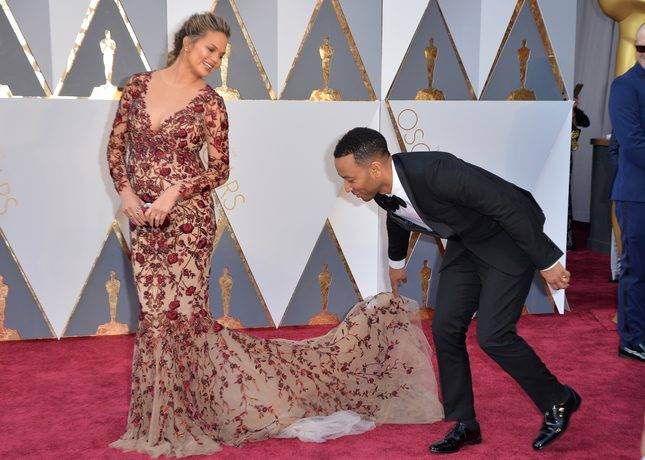 Historyczne kreacje z gali rozdania Oscarów! Angelina Jolie, Jennifer Aniston, Jane Fonda…