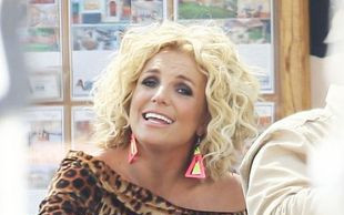 Britney Spears miała wypadek na scenie (VIDEO)