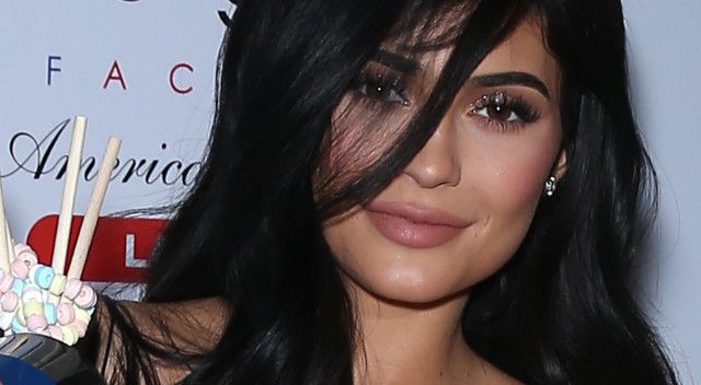 kylie-jenner-g-R1