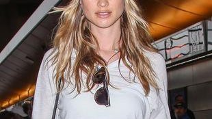 3 tygodnie po porodzie Behati Prinsloo wychodzi z domu i mówi…